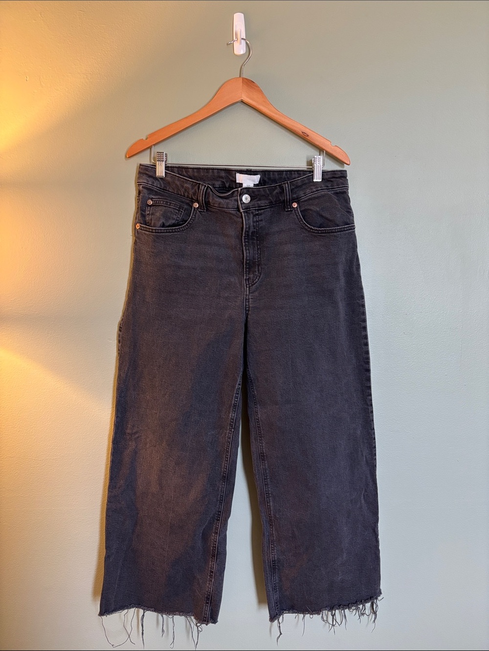 H&M Black Cropped Wide-Leg Jeans with Raw Frayed Hem